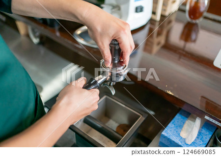 cafeteria, cafe, caffe 124669085