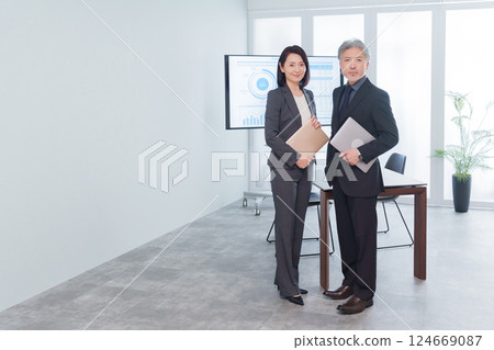 Middle-aged businessmen and women working in the office 124669087