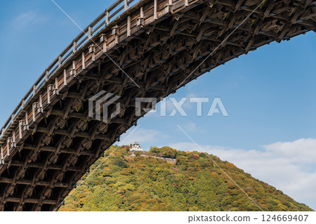 【錦帶橋和岩國城後方】 124669407