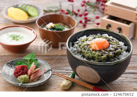 Spring Taste: Seared Warabi Rice Bowl Spring Taste: Seared Warabi Rice Bowl 124670652