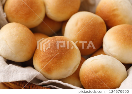 Round bread 124670900