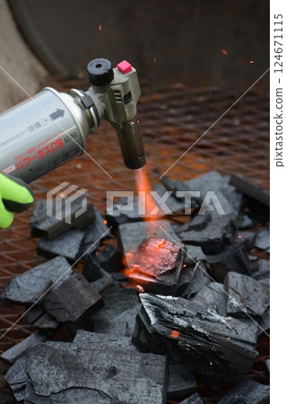 Gas burner, charcoal, fire starter, flame 124671115