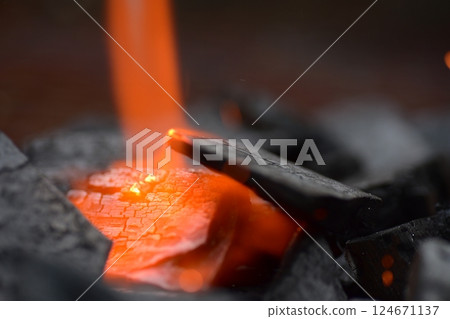 Gas burner, charcoal, fire starter, flame 124671137