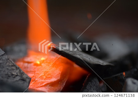 Gas burner, charcoal, fire starter, flame 124671138