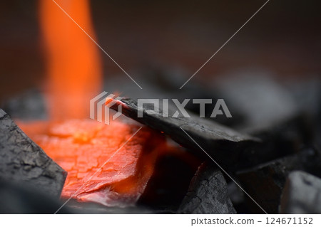 Gas burner, charcoal, fire starter, flame 124671152