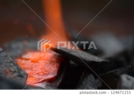 Gas burner, charcoal, fire starter, flame 124671153