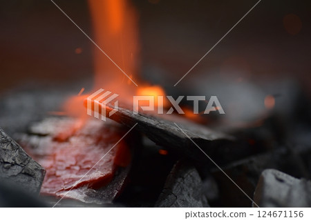 Gas burner, charcoal, fire starter, flame 124671156