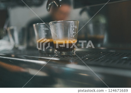 coffee shop, cafe, cafeteria 124671689