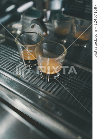 取出 咖啡 喝咖啡 124671697