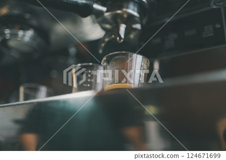 取出 咖啡 喝咖啡 124671699