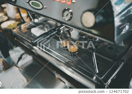 extraction, coffee, brewed 124671702