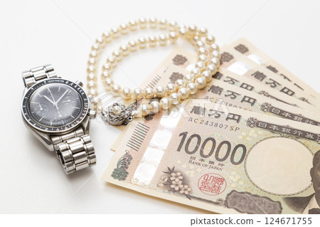 Pearl necklace, watch and money 124671755