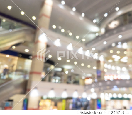 Blurred background of modern luxury department store hall or shopping center mall. Blurred lights background. Blurred defocused bokeh lights with modern white interior architecture 124671933