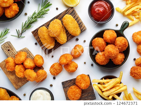 油炸食品和香草 124672371