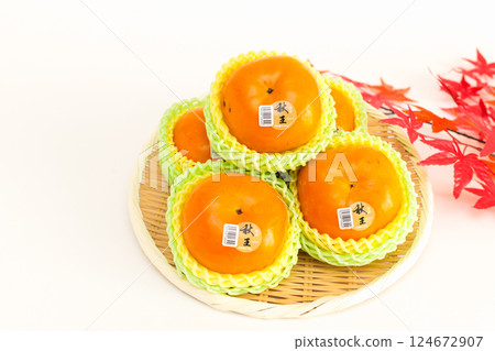 Hakata Akio, seedless, completely sweet persimmon from Fukuoka Prefecture Hakata Akio, seedless, completely sweet persimmon from Fukuoka Prefecture 124672907