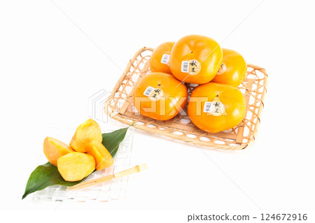 Hakata Akio, seedless, completely sweet persimmon from Fukuoka Prefecture Hakata Akio, seedless, completely sweet persimmon from Fukuoka Prefecture 124672916