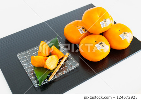 Hakata Akio, seedless, completely sweet persimmon from Fukuoka Prefecture 124672925
