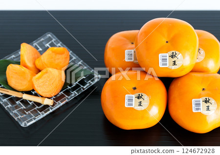 Hakata Akio, seedless, completely sweet persimmon from Fukuoka Prefecture 124672928