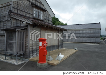 Scenery with Herring Palace and Postbox_Suttsu 124673152