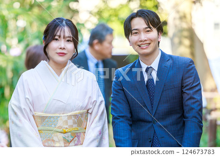 A young couple in formal attire 124673783