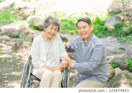 親子輪椅 124674643