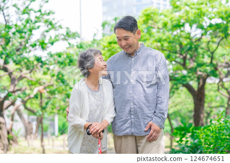 父母與孩子合影留念 124674651