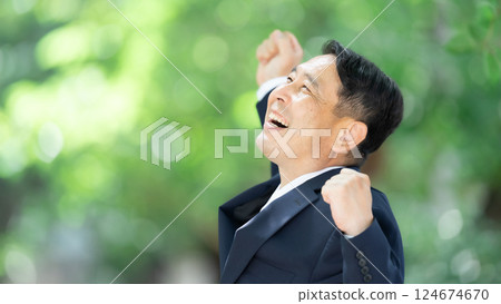 Businessman, middle-aged man, stretching 124674670