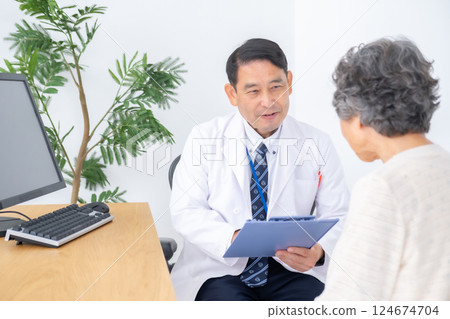 Medical examination face-to-face Medical examination face-to-face 124674704