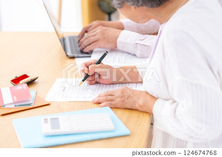 End of life planning, senior, hand 124674768