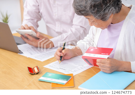 生命終結，老年人，手 124674773