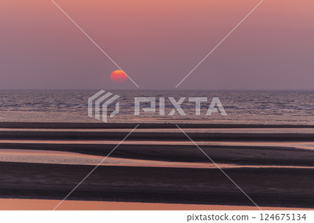 The fantastic sunset scenery of Matama Beach 124675134