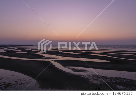 The fantastic sunset scenery of Matama Beach 124675135