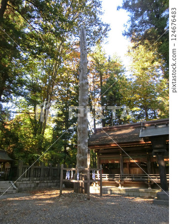 諏訪大社下社春宮第二柱 諏訪大社下社春宮第二柱 124676483