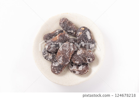 Purple flower beans, sweetened azuki beans 124678218