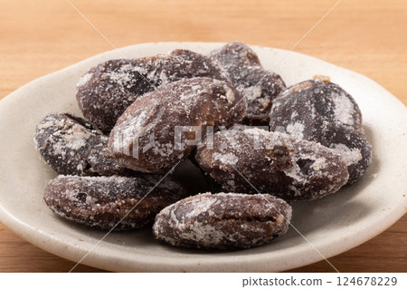 Purple flower beans, sweetened azuki beans Purple flower beans, sweetened azuki beans 124678229