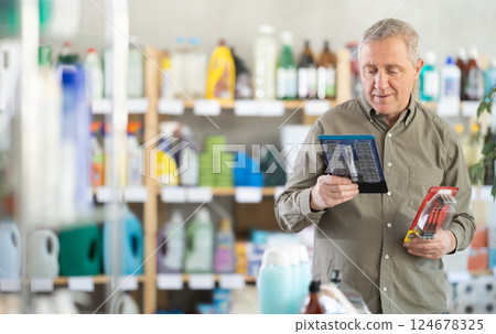Senior man select and studies label razor Senior man select and studies label razor 124678325