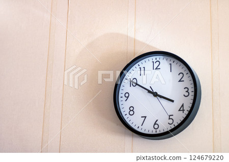 A clock mounted on the wall indicates that the current time is 420 A clock mounted on the wall indicates that the current time is 420 124679220