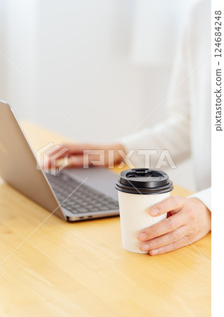 A middle-career woman having a sudden meeting on her day off A middle-career woman having a sudden meeting on her day off 124684248