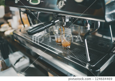 extraction, coffee shop, cafe 124684469