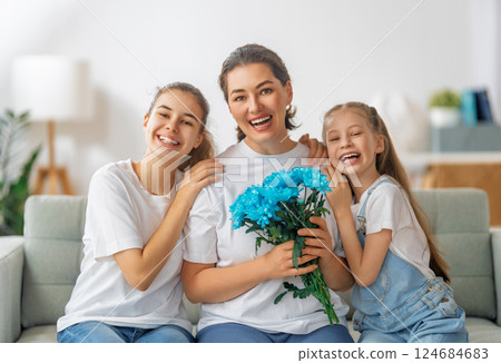 daughters and mom with flowers daughters and mom with flowers 124684683