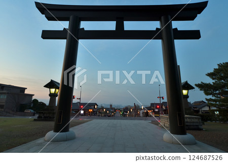 Shimane Prefecture, Izumo Taisha Shrine, Seidamari Otorii gate, early morning scenery Shimane Prefecture, Izumo Taisha Shrine, Seidamari Otorii gate, early morning scenery 124687526