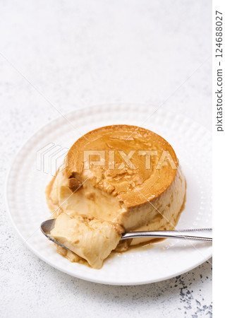 homemade custard pudding 124688027