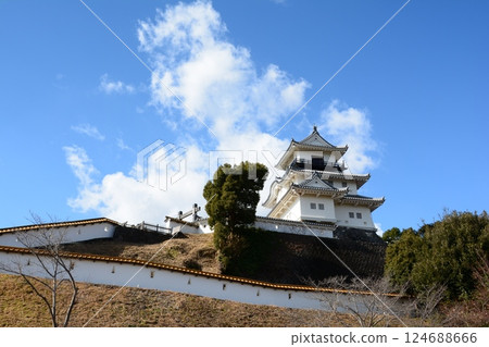 Looking up at Kakegawa Castle tower Looking up at Kakegawa Castle tower 124688666