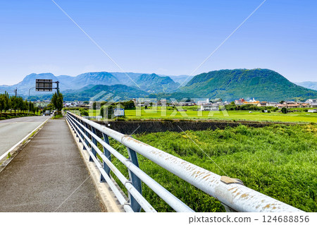 Marchen Bridge, Kirikabuyama and the townscape of the Kusu Basin 124688856