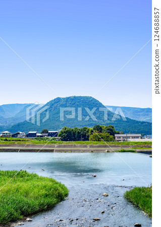 Kusu River Kusuike and Kirikabuyama in Kusu Town 124688857