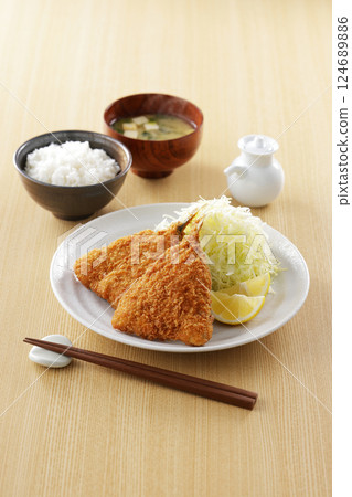 炸竹莢魚 炸竹莢魚 124689886