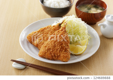 炸竹莢魚 炸竹莢魚 124689888