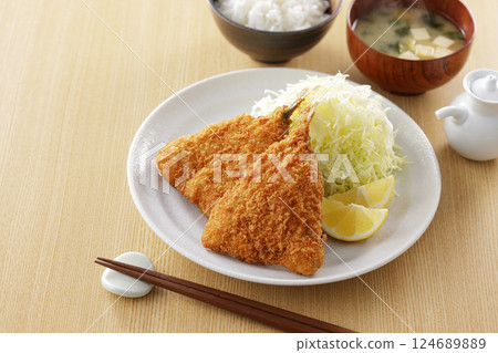 炸竹莢魚 124689889