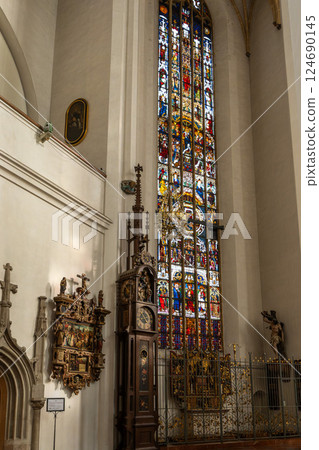Indoor view of Frauenkirche church in Munich, Germany. 124690145
