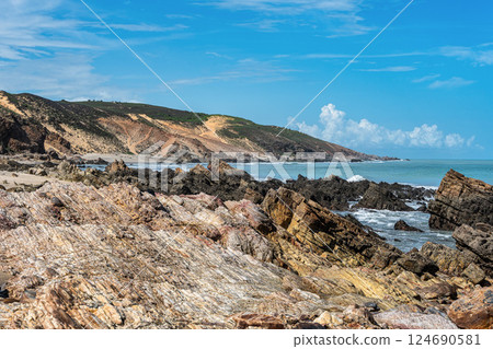 Trail along the coast and beaches from Jericoacoara to Pedra Furada in Ceara State, Brazil. 124690581